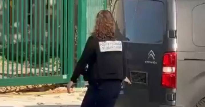 Heavily armed suspects dressed as police plant explosives in laboratory heist