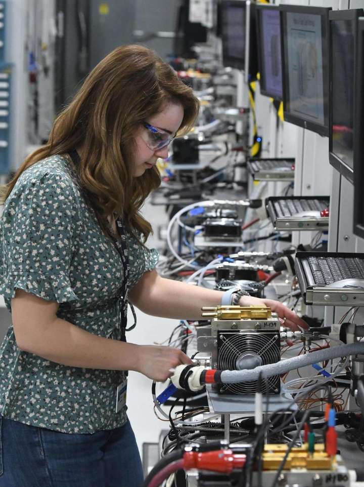 GM ends work on hydrogen fuel cells for everyday driving, scraps planned Detroit plant
