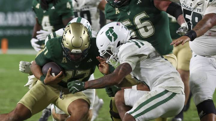 USF sloppy in rout of Charlotte, but still in playoff driver’s seat