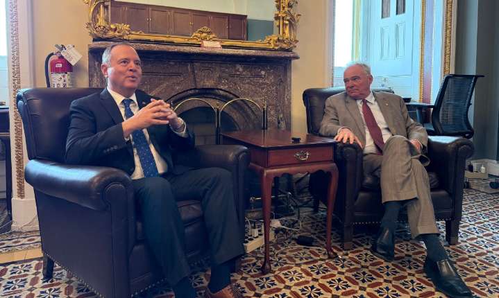 Demócratas quieren acotar ataques militares de gobierno de Trump cerca de Venezuela
