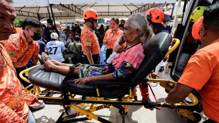 Filipinas eleva las víctimas del terremoto a 72 muertos y 300 desaparecidos