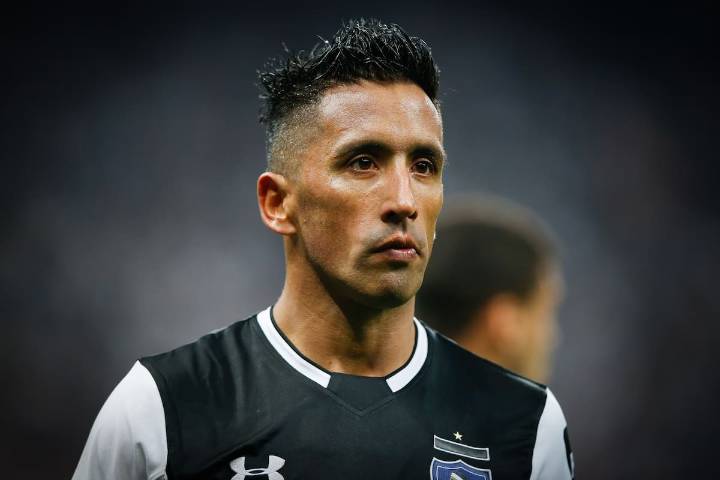 Con ayudante chileno: Lucas Barrios dirigirá en el fútbol de Paraguay