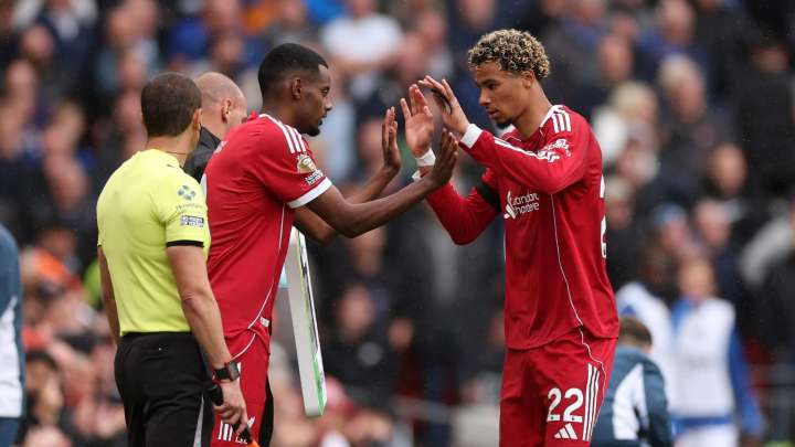 'Wouldn't suprise me' - Alexander Isak and Hugo Ekitike prediction made by Liverpool legend
