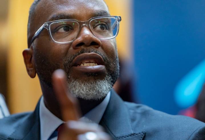 Mayor Brandon Johnson: federal agents who break city law should face charge
