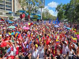 Sucrenses marcharon en defensa de la patria y la paz