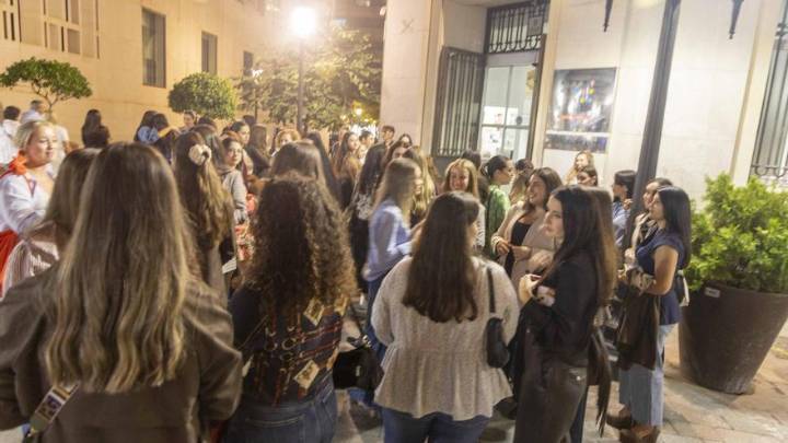 Primera reunión informativa de las candidatas al título de Bellea del Foc d'Alacant 2025