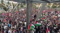 Quince mil personas se manifiestan en Barcelona contra la detención de la flotilla