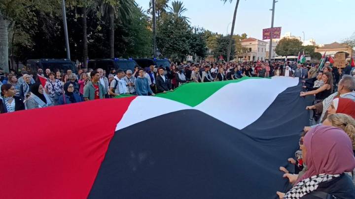 VÍDEO | Manifestación unitaria en la plaza de España de Palma bajo el lema 'por una Palestina libre, parémoslo todo'