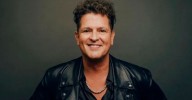 ¡Carlos Vives se une a la fiesta mundialista! Junto a Emilia, Wisin y Xavi, será la voz del tema oficial de la Copa Mundial FIFA 2026.