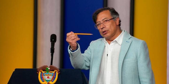 Gusgtavo Petro vulnera el derecho a la información con sus alocuciones presidenciales, concluyó el Consejo de Estado