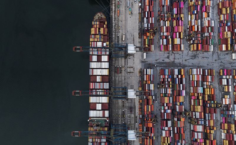 Falling ocean shipping rates put carrier profits at risk, analysts say