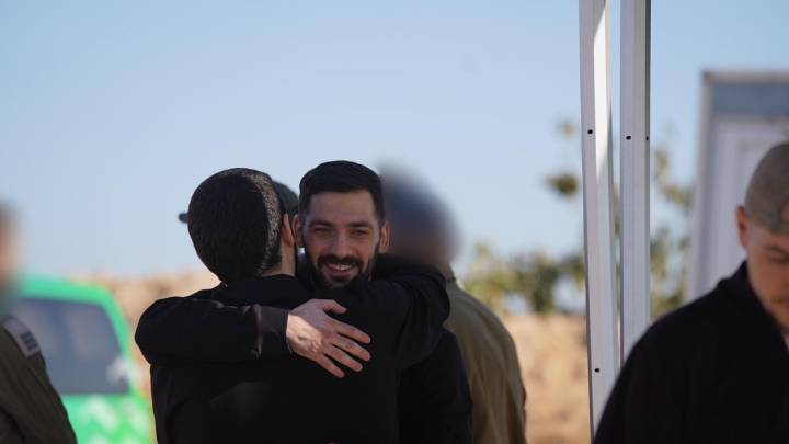 Alegría en Israel por los rehenes vivos liberados y consternación por recuperar solo cuatro cuerpos de los 28 rehenes muertos