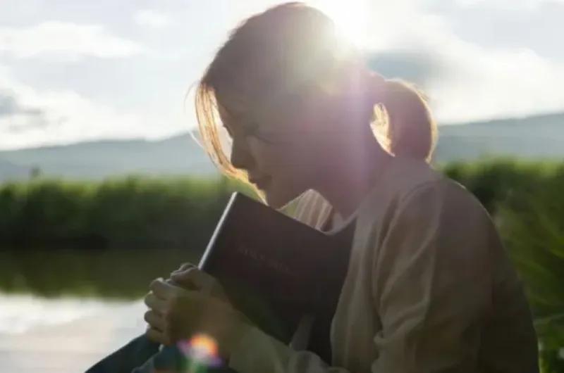 Cuándo la oración insistente se convierte en una obsesión