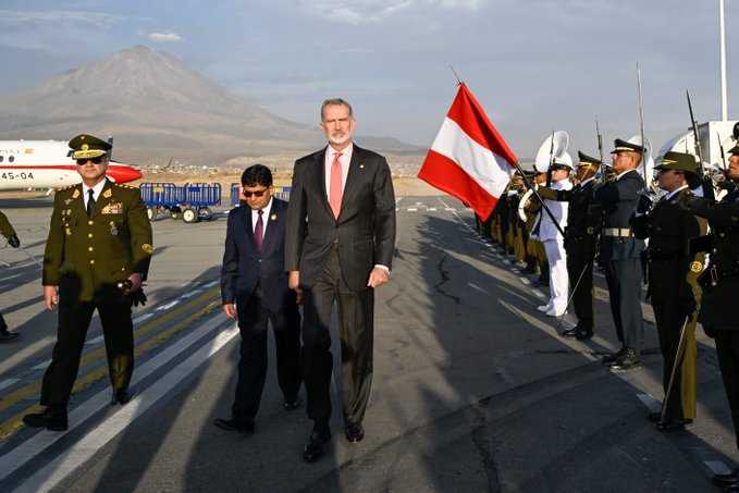 Rey Felipe VI llega al Perú para participar en el X Congreso Internacional de la Lengua Española en Arequipa