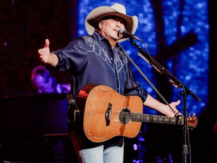 Alan Jackson Announces Finale Show in Nashville at Nissan Stadium