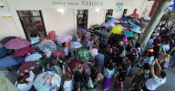 Así ha sido la protesta por un recreo protegido en el Carlos III