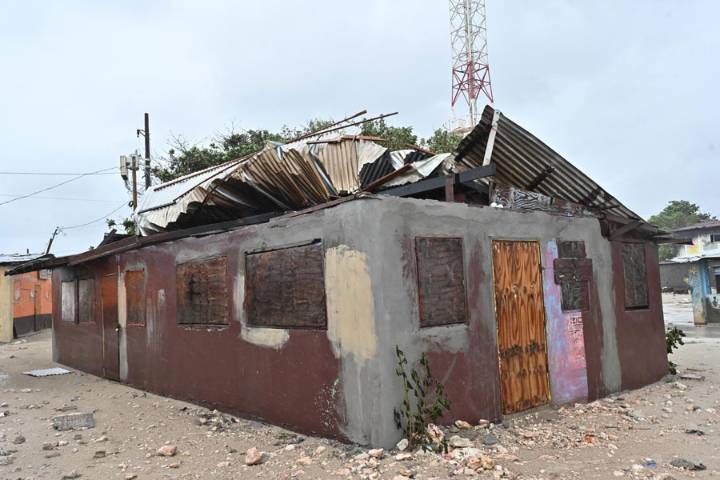 Jamaica espera el huracán Melissa mientras Cuba se prepara para posibles inundaciones