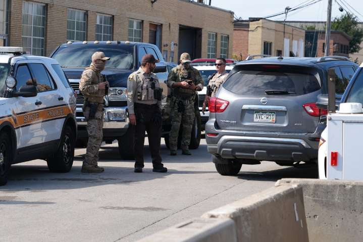 Sacerdote evita que ICE arreste a inmigrantes afuera de su iglesia en Chicago: les alertó tras la misa