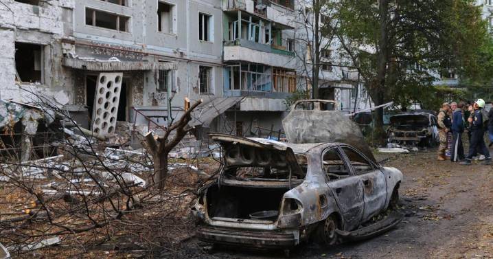 At least 5 people are killed in a large-scale Russian attack on Ukraine