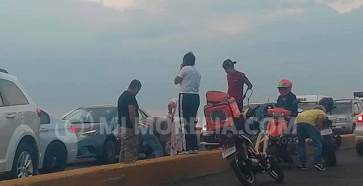 Morelia: motociclista queda herido tras accidente en Tres Puentes