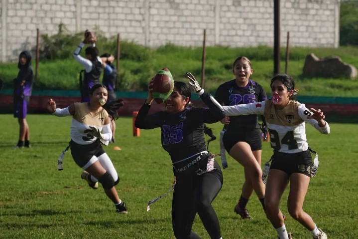 Las Panteras, el equipo que forma a las reinas del tochito en Morelia