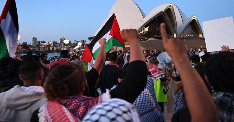 Pro-Palestine Protesters Challenge NSW Police Ban on Sydney Opera House March