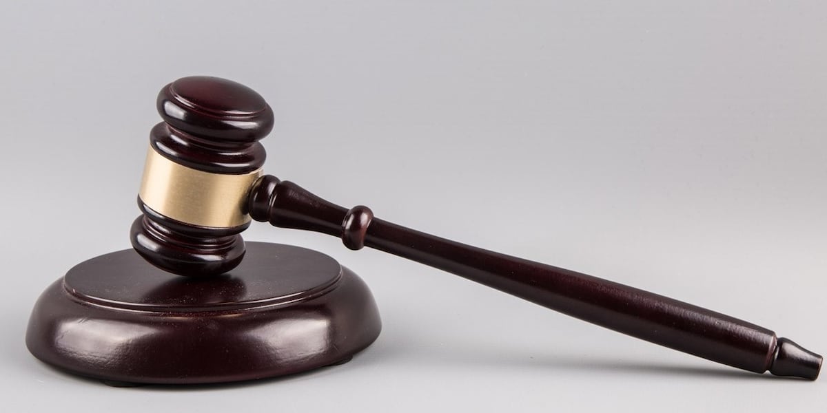 Iowa City Schools employee avoids prison for sexually exploiting student