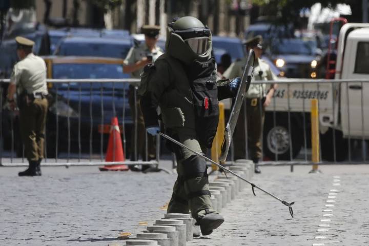Lo llamaron para retirar casilla en desuso por 30 años en Bolsa de Comercio de Santiago y encontró elemento explosivo