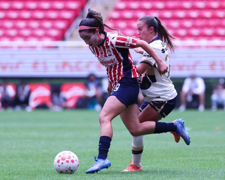 Con gol agónico de Alicia Cervantes, Chivas rescata triunfo ante Pumas