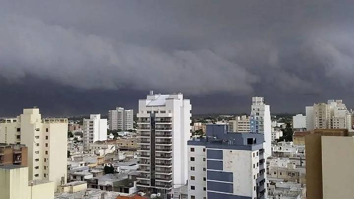 Alerta máxima por calor sofocante y nivel naranja por tormentas fuertes