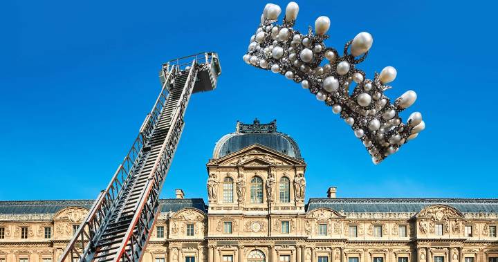 Who Heisted the French Crown Jewels From the Louvre?