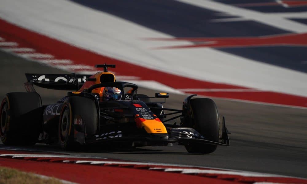 Verstappen vuelve a superar a los McLaren y sigue animando el Mundial