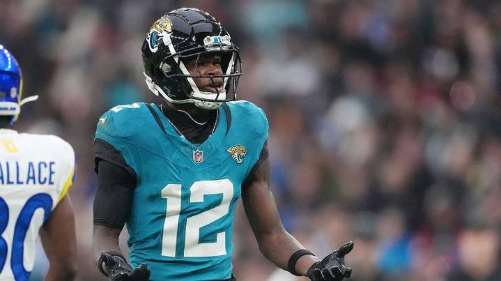 Jaguars’ Travis Hunter is late addition to Week 9 injury report with knee issue