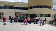 Pobladores de San Marcos Tlacoyalco toman la presidencia municipal de Tlacotepec de Benito Juárez