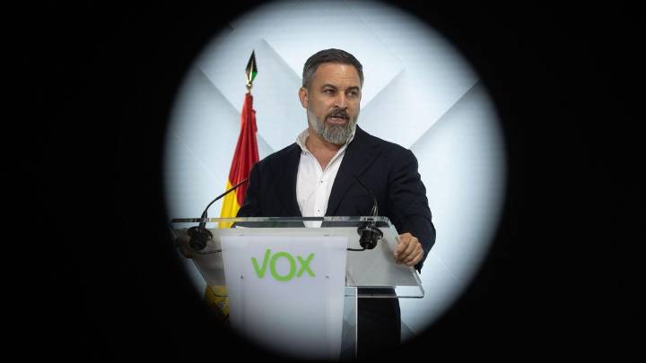 El giro migratorio del PP y la plataforma de Espinosa de los Monteros asedian el liderazgo de Abascal