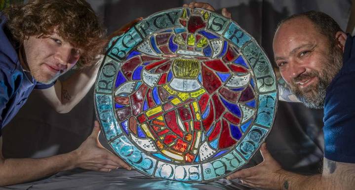 $25 Thrift Shop Purchase May be ‘Priceless’ Glasswork Belonging to Scottish King Robert the Bruce