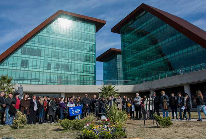 Polémica por el traslado de los restos de Luis Lusquiños de Terrazas del Portezuelo