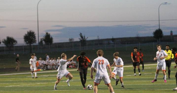 Coyotes push for playoff berth with 1-0 win over Dickinson