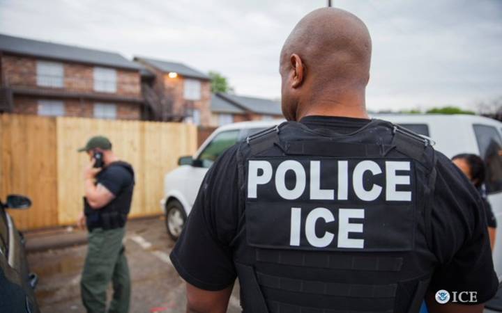 ICE arresta a policía de Chicago acusado de ser inmigrante indocumentado