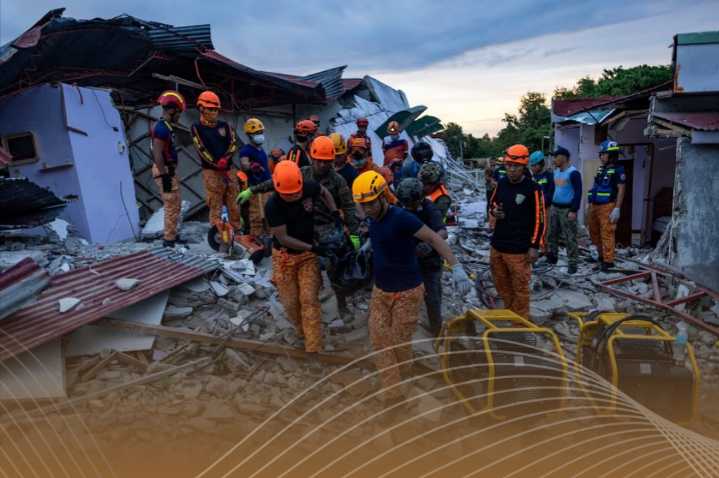 Asciende la cifra de muertos a más de 60 por el sismo de 6,9 grados en Filipinas