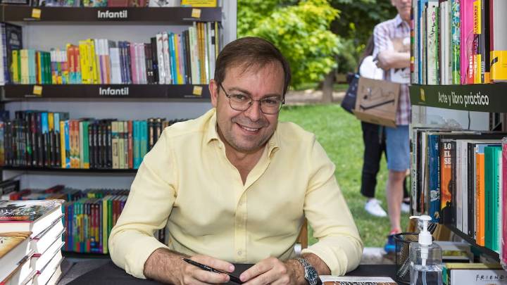 Javier Sierra reconoce que está trabajando en tres nuevos libros a la vez: "Es organización"