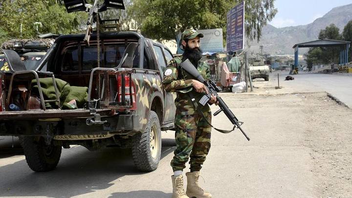 Pakistan resumes Afghan transit trade after 10