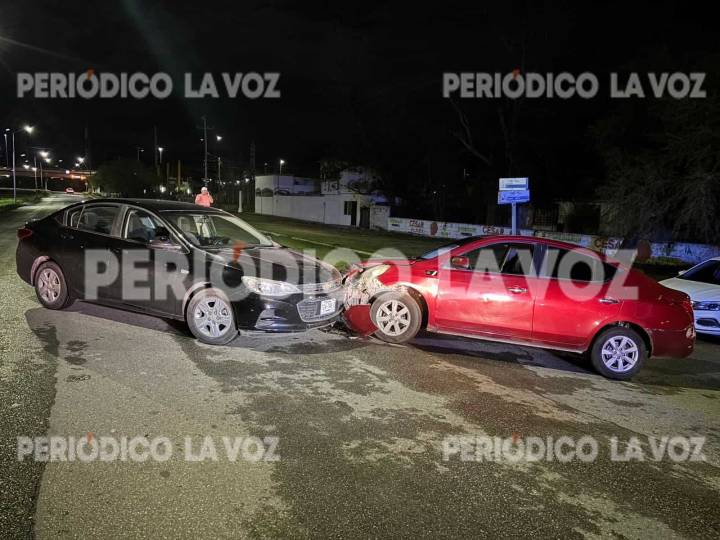 Accidente en Obrera Sur: Colisión Frontal sin Heridos