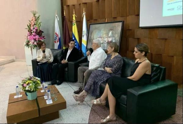 Inaugurada exposición «Transitar» del maestro Villalón en celebración del 28 aniversario de creación de la UJAP