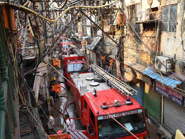 Delhi: Blaze in 2 adjacent buildings in Sanjay Gandhi Transport Nagar, 40 fire tenders rushed