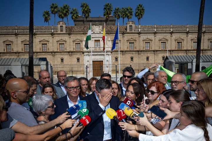 Abascal pide a Moreno que dimita y convoque ya las elecciones andaluzas