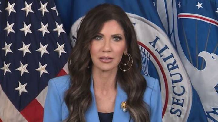 Este es el video de Kristi Noem que varios aeropuertos de EE.UU. se niegan a reproducir
