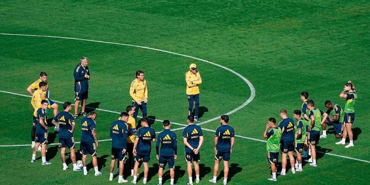 En medio de la preocupación por Russo, Boca volvió al trabajo en Ezeiza: del gesto del plantel al probable equipo ante Barracas