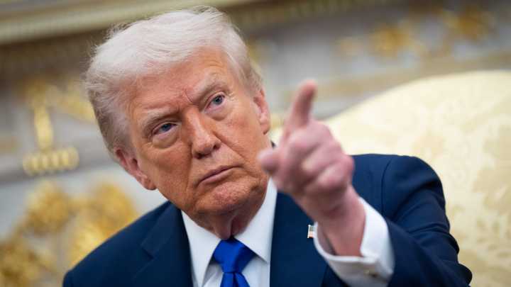 Trump says Chicago mayor, Illinois governor should be jailed for response to ICE