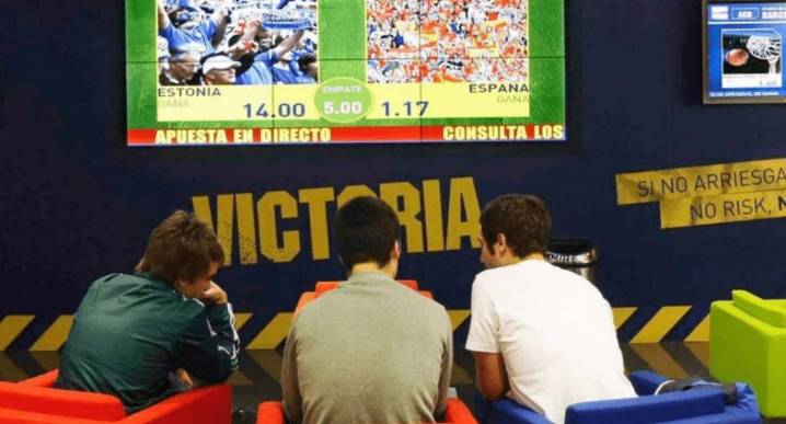 Apuestan por dar pelea Surgen problemas por Decreto que regula el Impuesto Selectivo al Consumo. Especialista analizan la situación